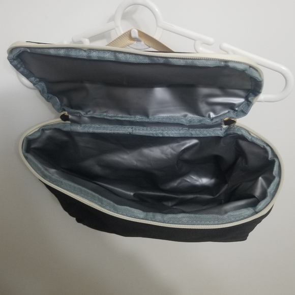 VGUC intricate laptop-friendly backpack w matching lunchbag - Picture 4 of 13